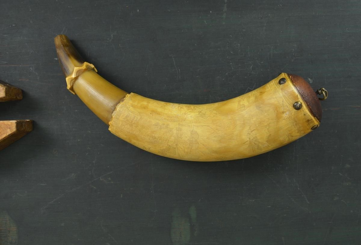 18TH CENTURY AMERICAN CARVED POWDER HORN WITH MARINE EARLY